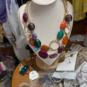 Elegant Gold Chain Necklace with Multicolor Gemstones